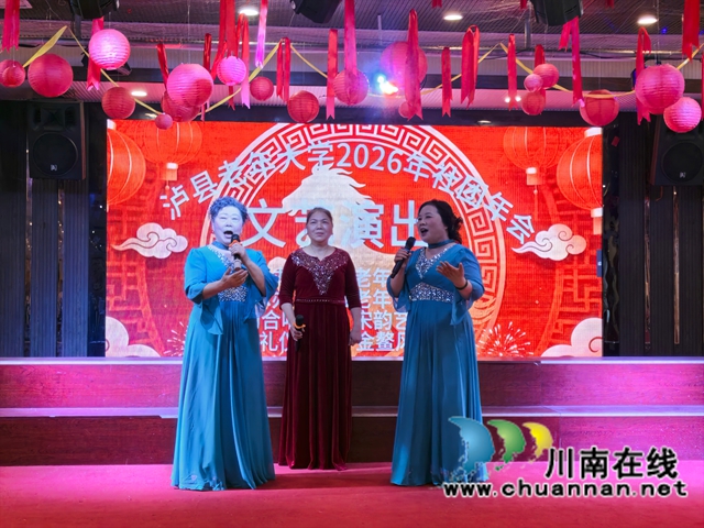 歌曲串烧（曾佐然摄）.jpg