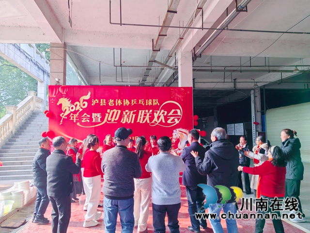 大家共舞（曾佐然摄）.jpg