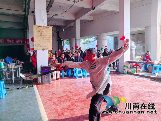 太极刀表演（曾佐然摄）.jpg