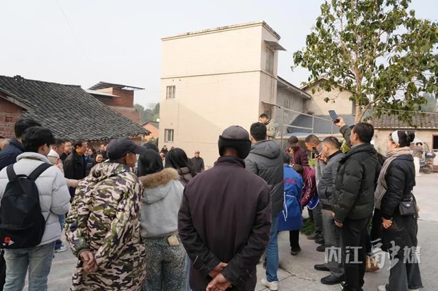 近50万人围观!这碗刨猪汤,合川没吃上,内江补起了!(图2) 人2.jpg