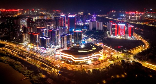 坐公交 逛商圈,低碳出行方便又轻松→(图2) 2.jpg