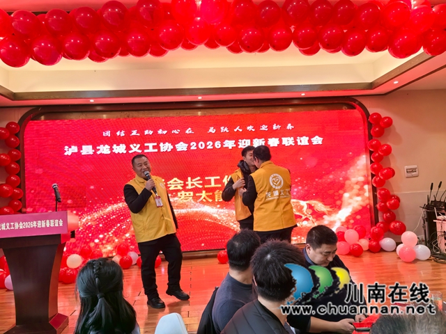 吸收新会员（曾佐然摄）.jpg