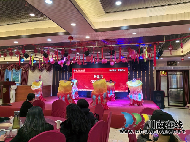 开场舞（曾佐然摄）.jpg