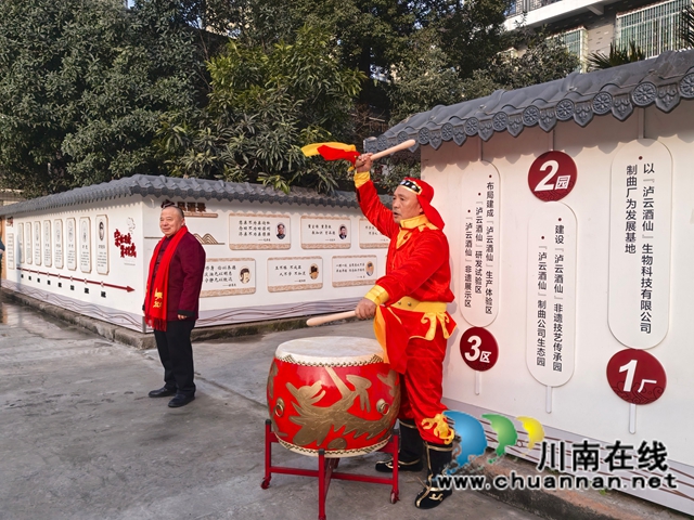 击鼓2（曾佐然摄）.jpg