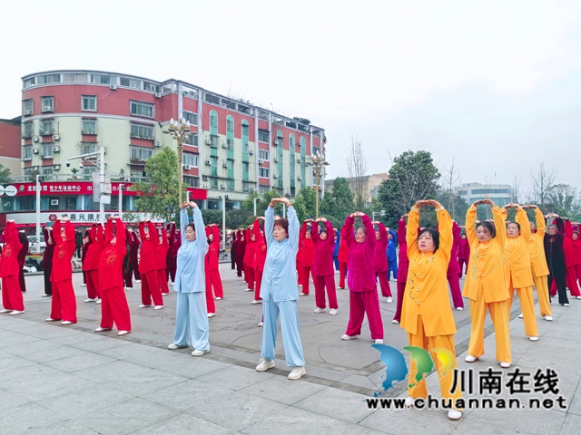 太极拳表演5（曾佐然摄）.jpg