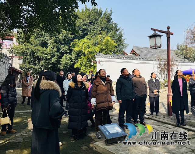 参观2.jpg