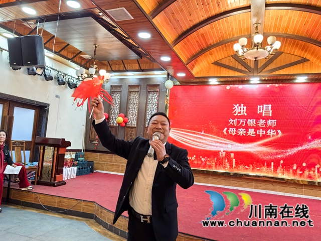 独唱《母亲是中华》（曾佐然摄）.jpg