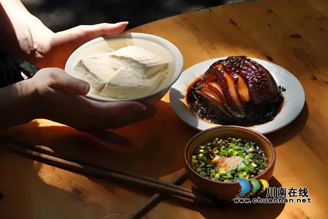 晨炊盈市井 古俗见合江——从刘乾坤的《合江：早酒早肉早豆花》谈合江的深度文化