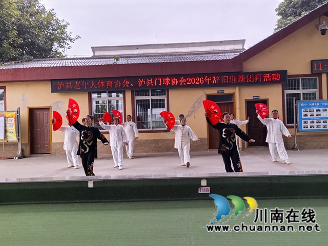 太极扇表演（曾佐然摄）.jpg