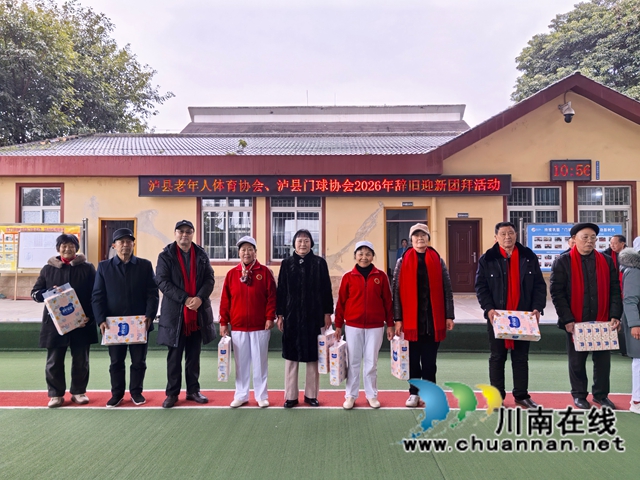 表彰先进个人（曾佐然摄）.jpg