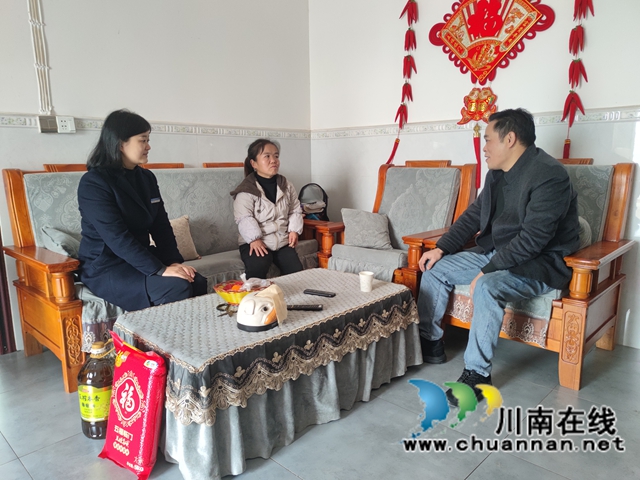 慰问组一行在泸县方洞镇宋田村5组王大姐家开展走访慰问.jpg