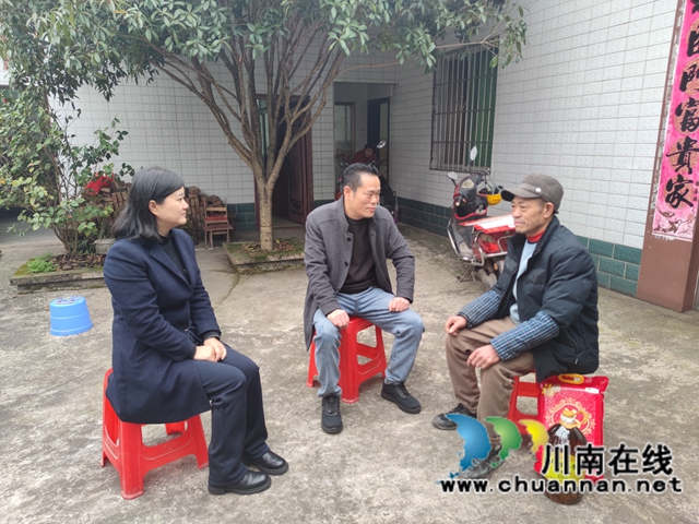 慰问组一行在泸县方洞镇宋田村3组殷大哥家开展走访慰问.jpg