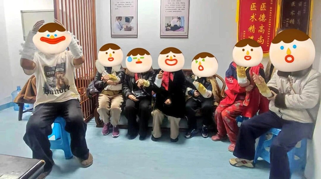 离谱！举起手来，六姊妹一起入院……