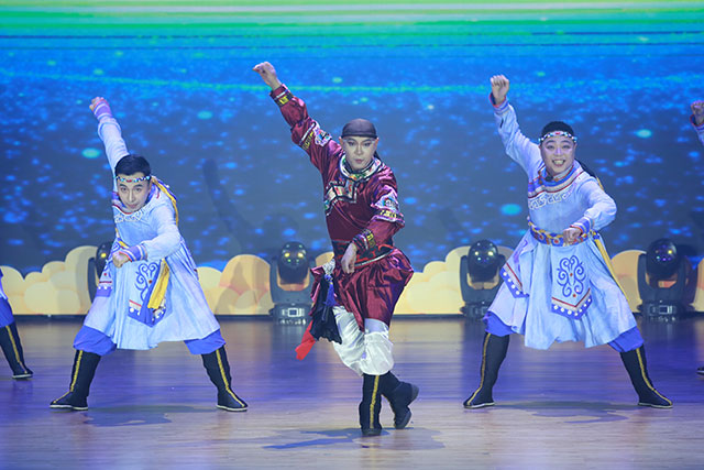 纳溪2026新春大联欢为群众送上文化大餐(图3) 3.jpg