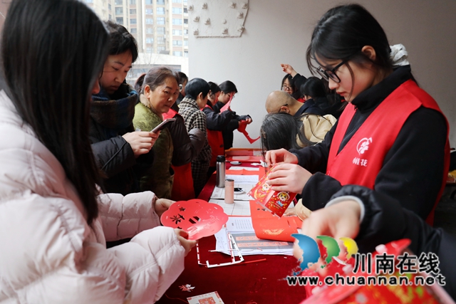 青力护航 暖“新”相伴｜龙马潭区青年发展型社区发布暨“暖蜂市集”温情启幕