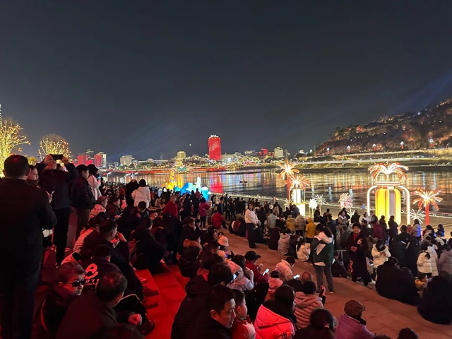 全城沸腾了！5000架无人机点亮宜宾夜空