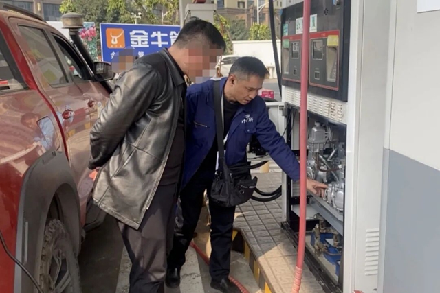 加40升油仅显半箱？权威科普：油表那些“骗人”的真相