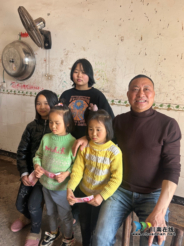 慰问合影1.jpg