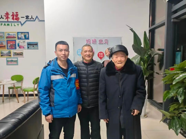 泸州：春节公交人在岗，好人好事暖新春