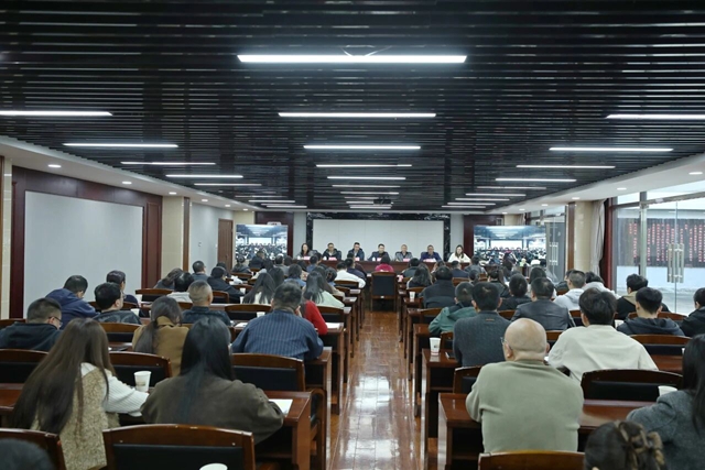 清风正气铸铁军 踔厉奋发建新功｜龙马潭区法院召开警示教育暨廉政谈话会