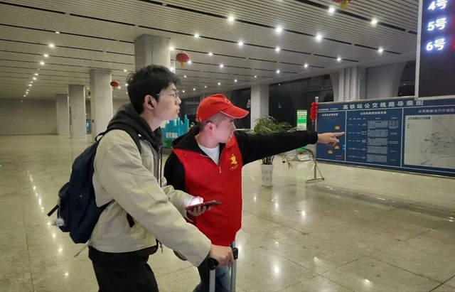 凌晨2：05分，泸州公交还在等您！                                         