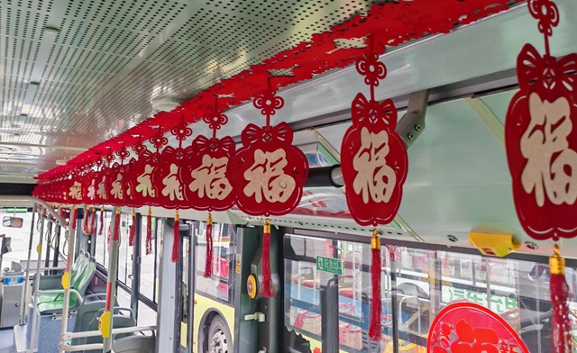 泸州公交红色方向盘︱一抹志愿红 一路温暖情