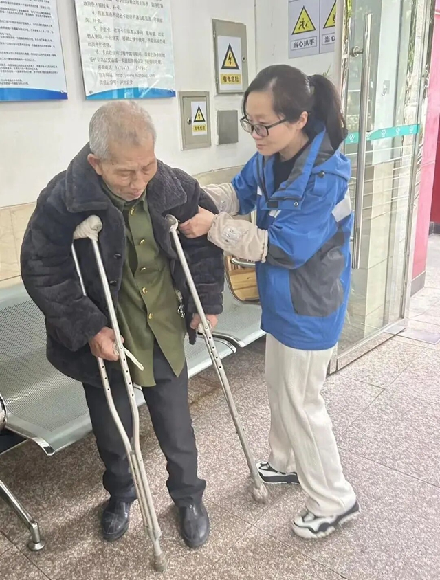 岗位虽平凡，善举暖人心——点赞泸州公交人