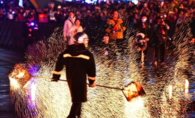 一大波现场图来袭!元宵节之夜,江阳火树银花(图14) 14.jpg