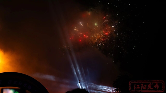 一大波现场图来袭!元宵节之夜,江阳火树银花(图18) 18.jpg