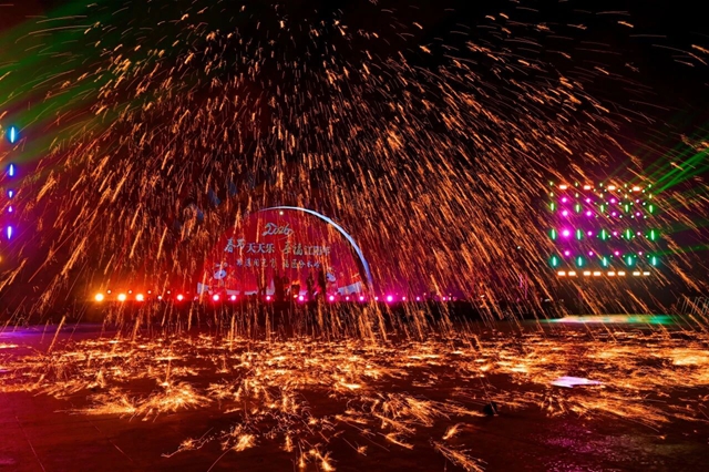 一大波现场图来袭!元宵节之夜,江阳火树银花(图25) 25.jpg