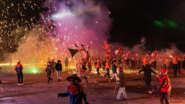 一大波现场图来袭!元宵节之夜,江阳火树银花(图29) 29.jpg