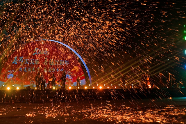 一大波现场图来袭!元宵节之夜,江阳火树银花(图33) 33.jpg