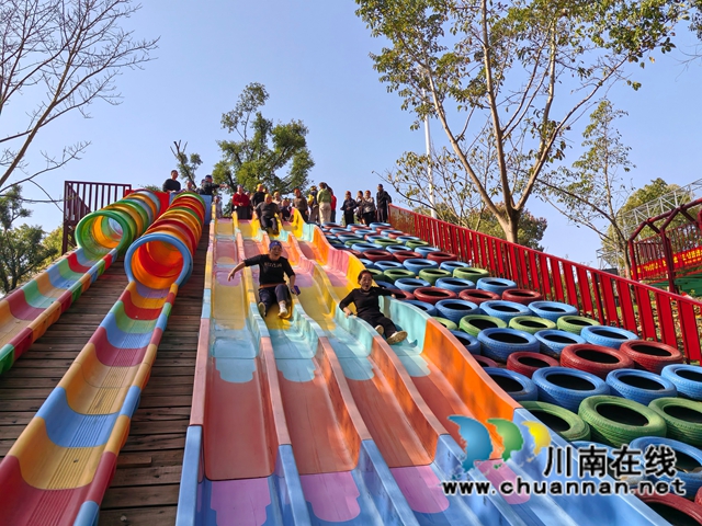 巾帼风采绽芳华 快乐龙城庆“三八”|泸县玉蟾街道三社区联合举办2026年三八国际妇女节主题团建活动(图2) 七彩人生(曾佐然摄).jpg