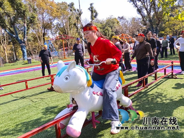 巾帼风采绽芳华 快乐龙城庆“三八”|泸县玉蟾街道三社区联合举办2026年三八国际妇女节主题团建活动(图5) 小猪快跑(曾佐然摄).jpg