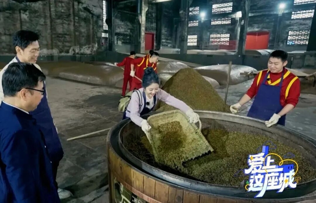 坐泸州公交打卡央视综艺《爱上这座城》同款取景地