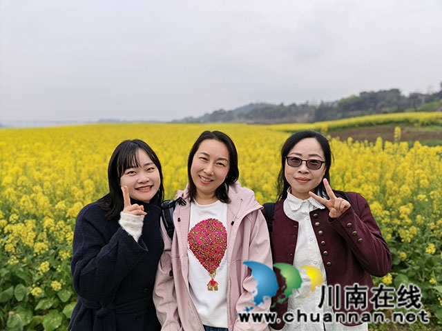 泸县建校举办第116个“三八”国际妇女节主题庆祝活动(图8) 赏菜花2.jpg