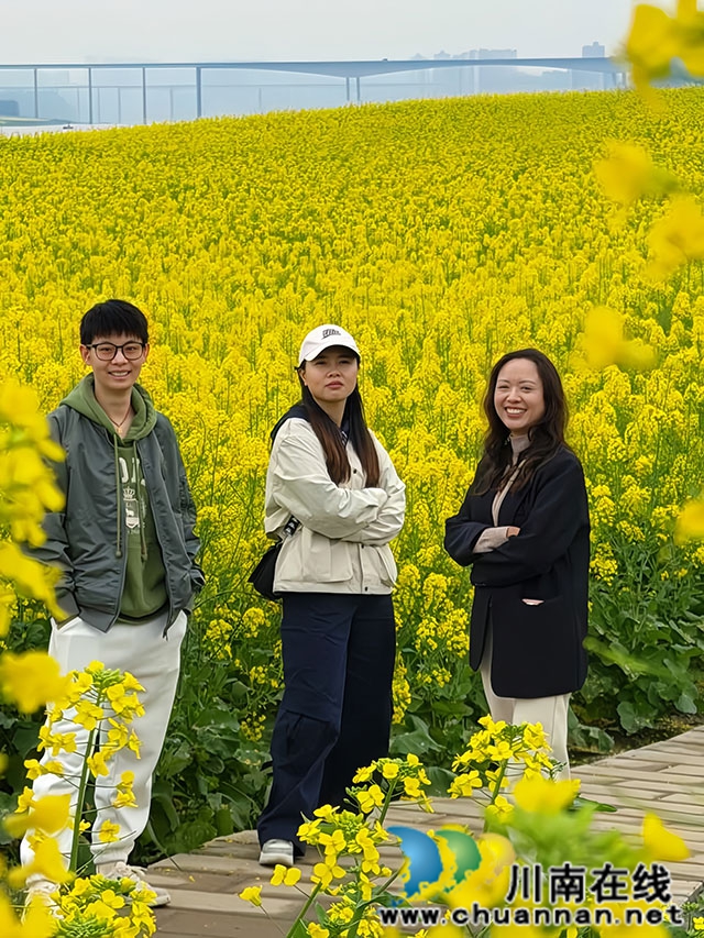 泸县建校举办第116个“三八”国际妇女节主题庆祝活动(图9) 赏菜花3.jpg