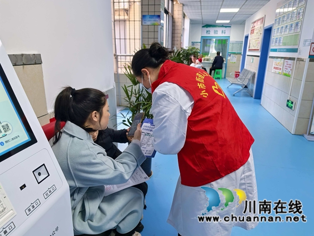 龙马潭区小市街道上大街社区：人大代表连心服务 健康义诊守护民生