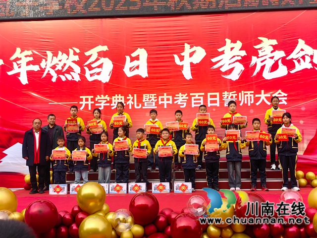 向学生发放.jpg