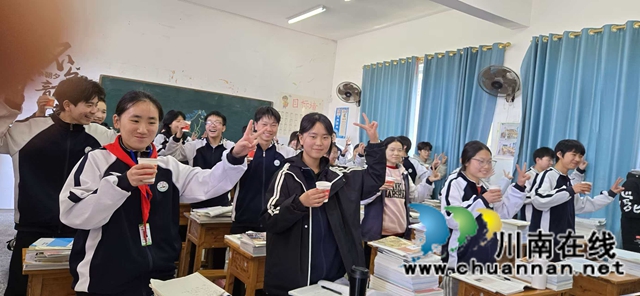 品尝3.jpg
