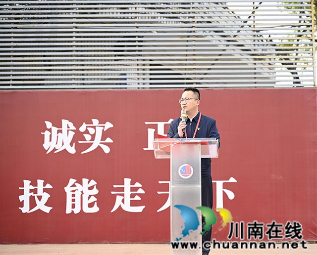 校长致辞.jpg