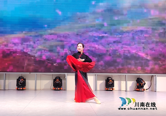 大扇舞《沂蒙颂》.jpg