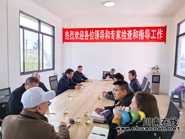 座谈会（曾佐然摄）.jpg