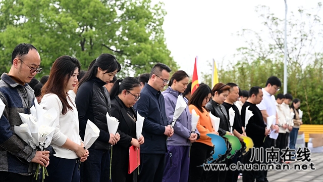集体默哀2.jpg