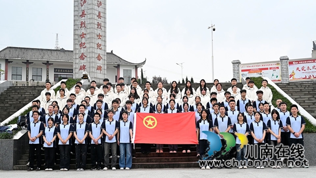 团员留影合照7.Still110.jpg