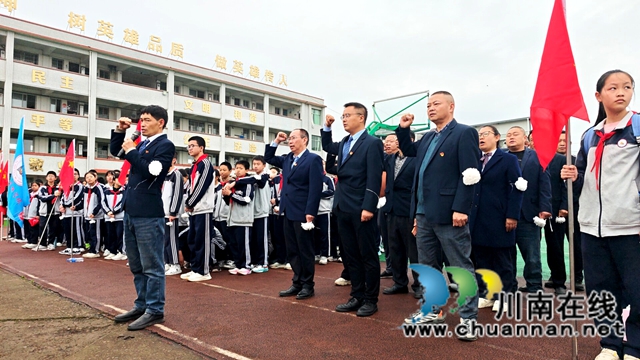 缅怀先烈志 共铸中华魂|泸县潮河镇学校开展清明节祭英烈活动(图2) 图8.jpg