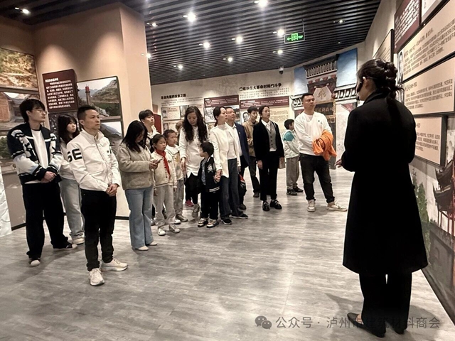 清明缅怀先烈 传承红色精神|泸州市建材商会支部开展烈士陵园主题党日扫墓活动(图3) 3.jpg