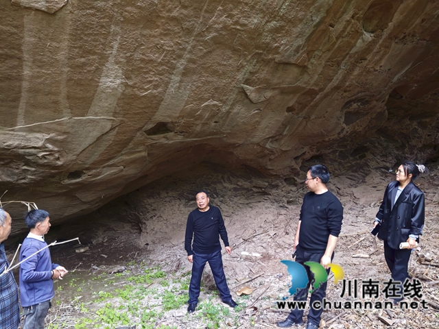 寻找岩洞1（曾佐然摄）.jpg
