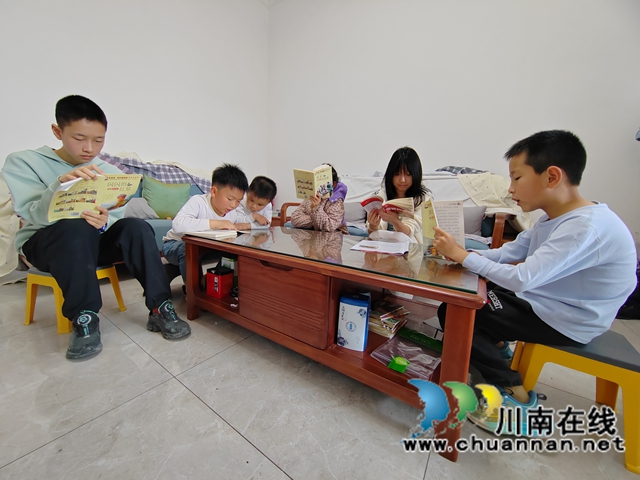 泸县玄滩镇：少年儿童以阅读方式清明祭奠英烈