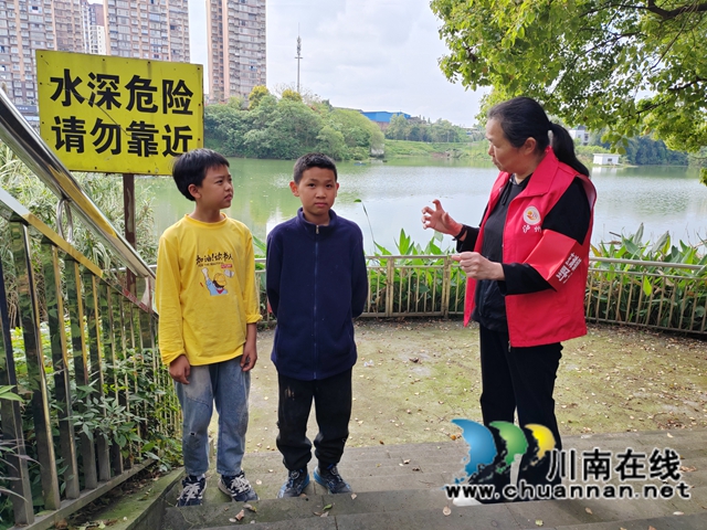 野外游泳劝导.jpg